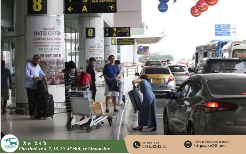 Thuê xe 4 chỗ đón Tiễn Sân Bay Tân Sơn Nhất