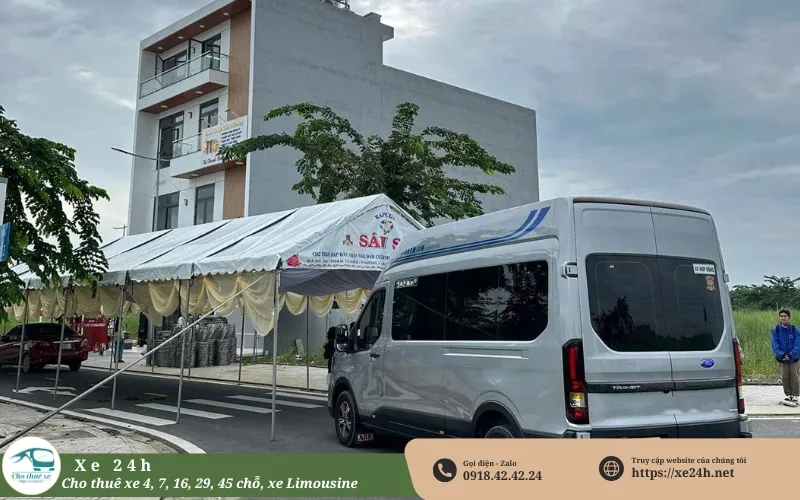 Thuê xe 16 chỗ Ford Transit 2024