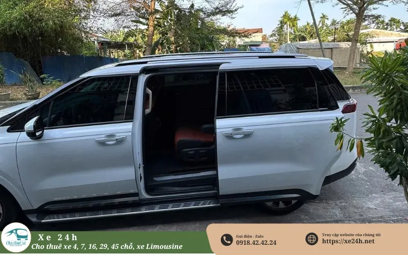 Công ty cần cho thuê xe 7 chỗ đưa đón nhân viên