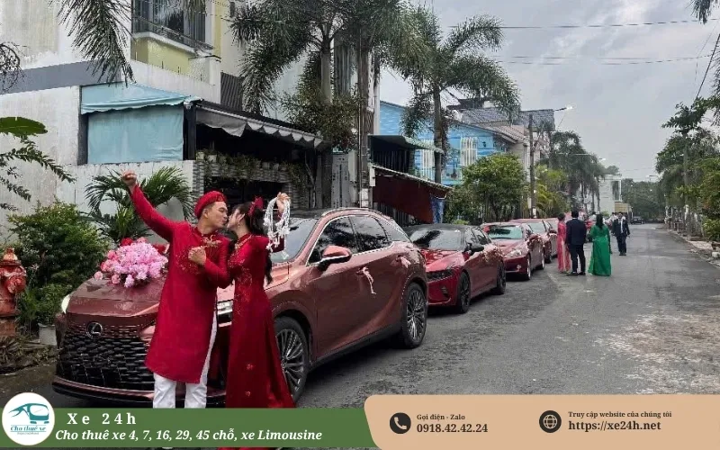 Thuê xe hoa màu đỏ tại TPHCM