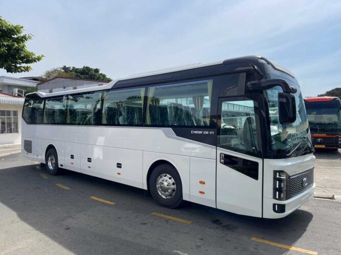 Thue xe đưa đón khách nước ngoài đi Đà Lạt