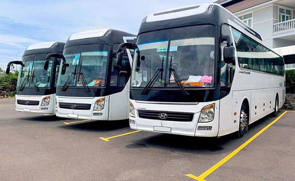 Xe đưa đón nhân viên đời mới