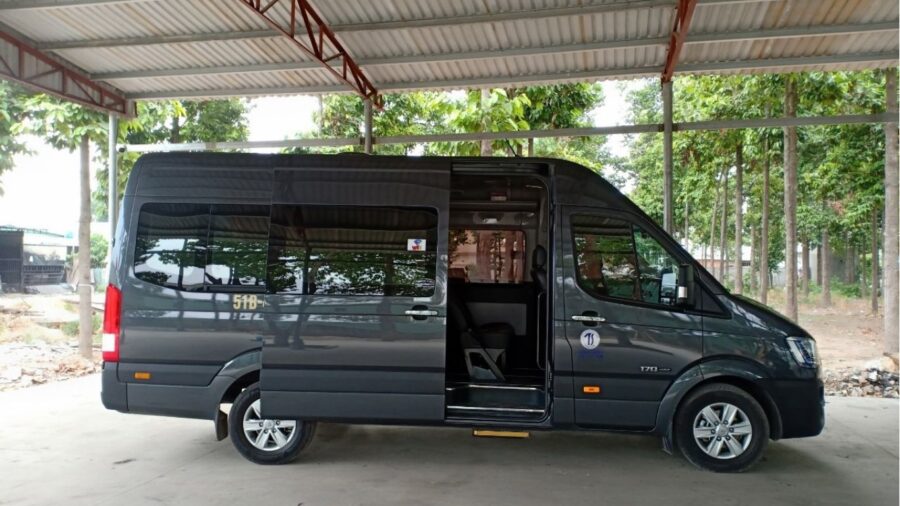 Nên thuê xe 16 chỗ hay xe 7 chỗ cho từng nhu cầu?