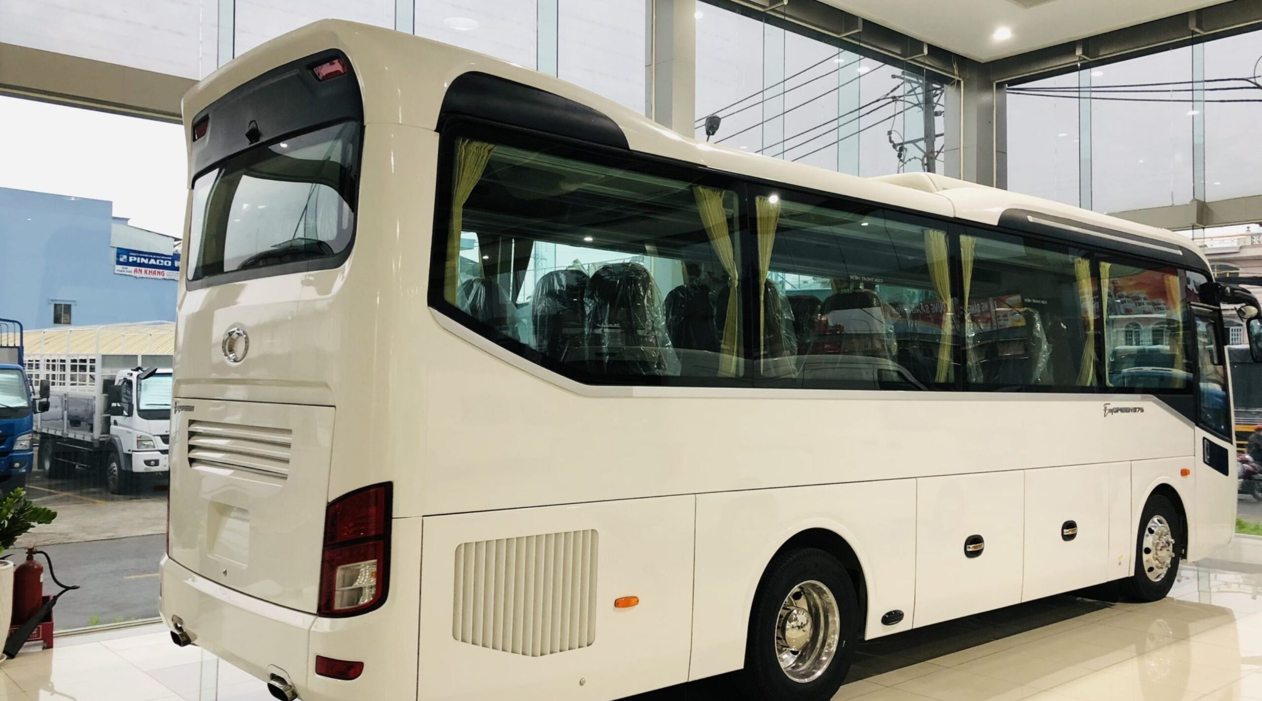 Thuê xe 29 chỗ tiết kiệm chi phí tối ưu cùng Xe24h