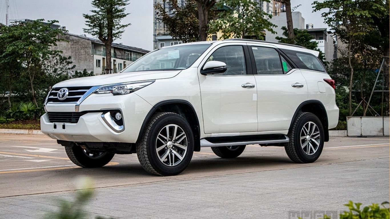 Thuê Xe 7 Chỗ Cao Cấp Có Tài Xế, Xe Sang Đời Mới