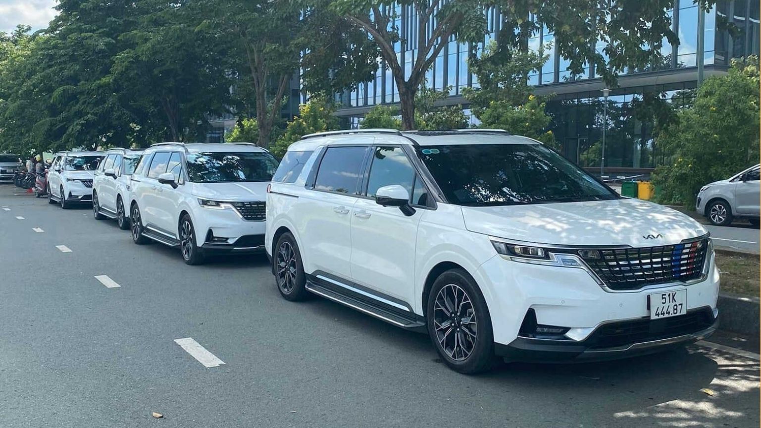 Thuê Xe Đưa Đón Nhân Viên Dài Hạn Giá Tốt, Hợp Đồng Rõ Ràng